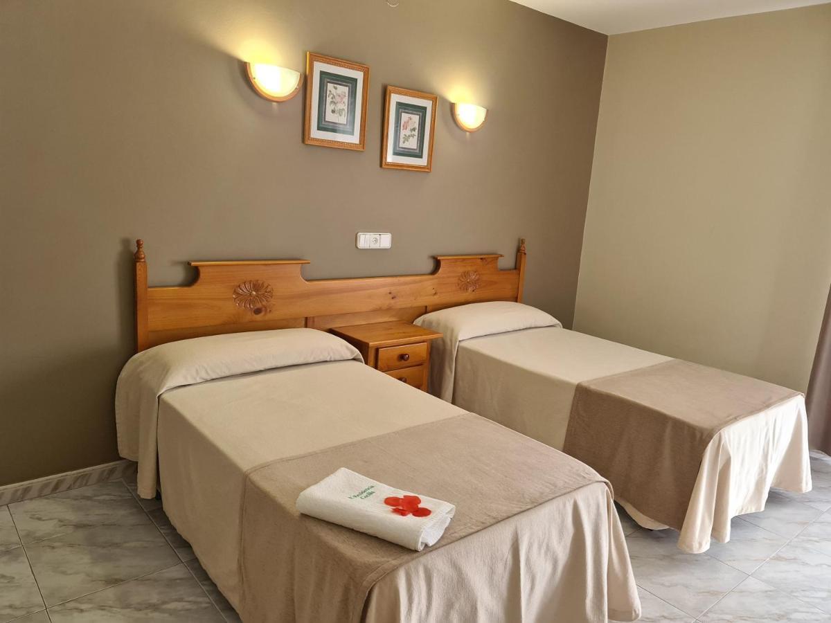 Pension Residencia Cecilia Aios Bagian luar foto