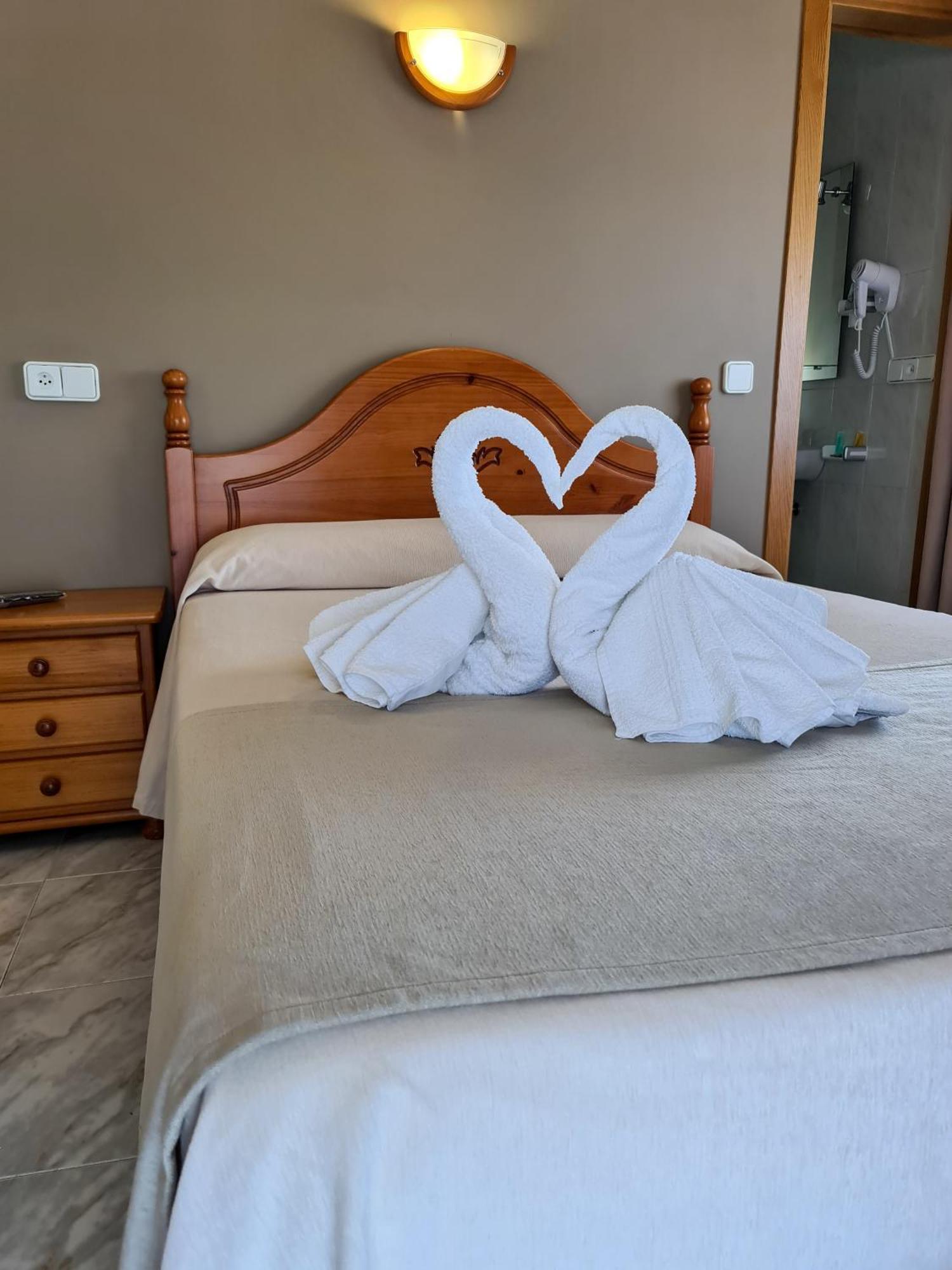 Pension Residencia Cecilia Aios Bagian luar foto